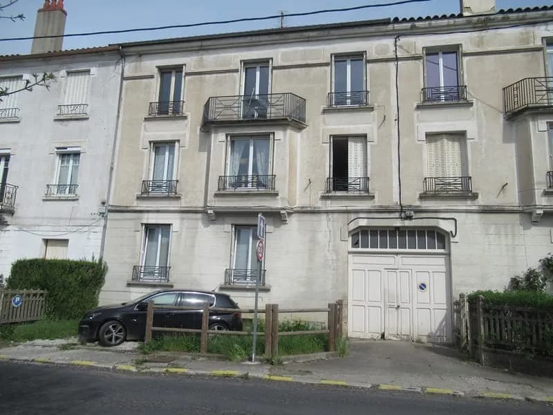 Immeuble de rapport en plein centre de Langogne Idéal investisseur ! - Photo 1