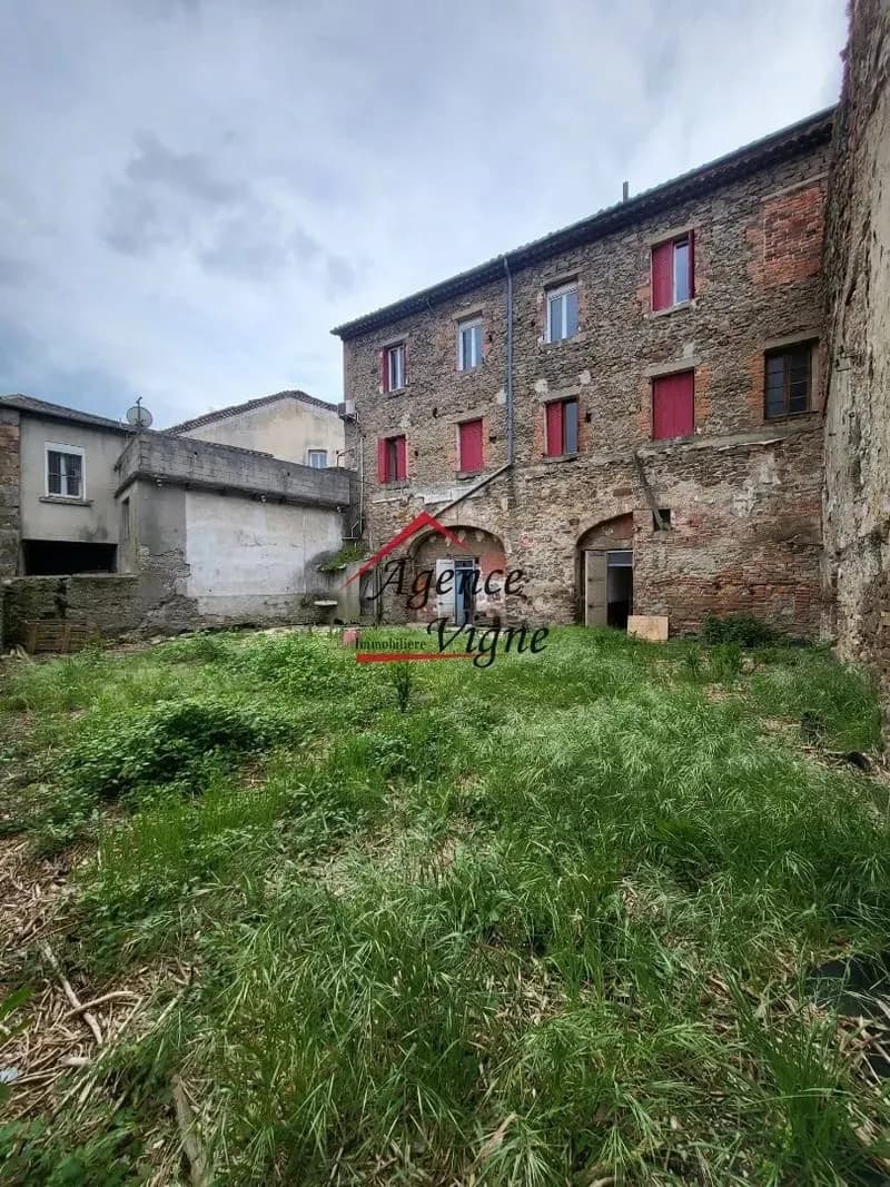Immeuble d'habitation et de commerce - Photo 1