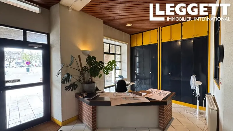 Immeuble en pierre de caractère, centre village, 240m² + 140m², idéal appartements ou activité - Photo 1