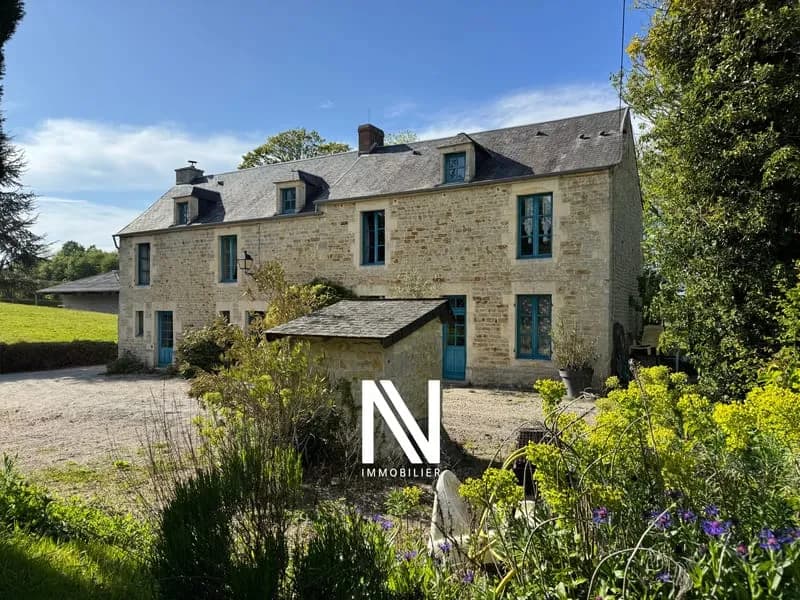 Ensemble immobilier sur 1.3 ha - 5 minutes de l'A84 - Photo 1