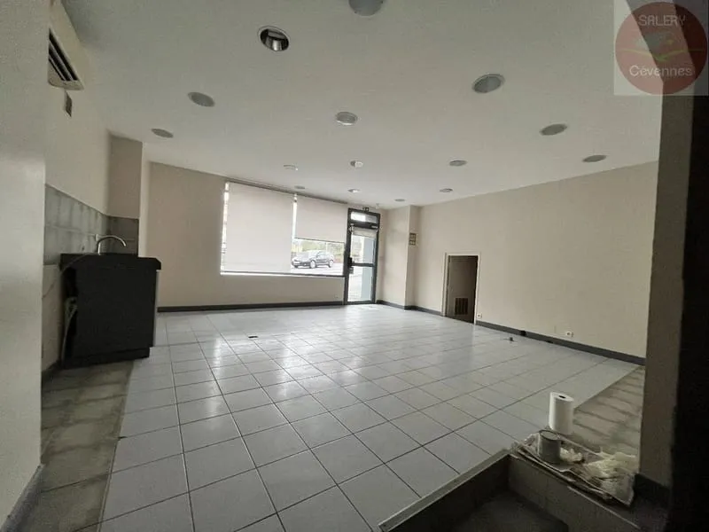 Immeuble 21 pièces 645 m² - Photo 1