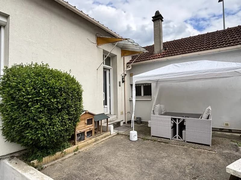 Ensemble immobilier comprenant 2 maisons individuelles de 2 pièces principales et 10 box - Photo 1