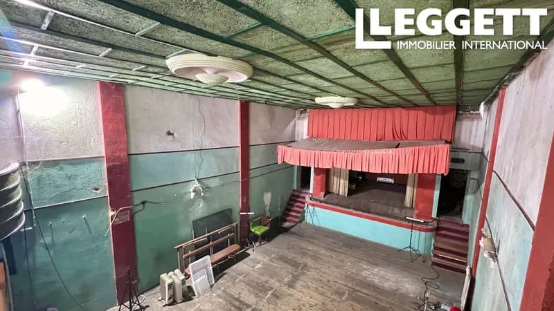 Immeuble ancien sur 3 niveaux comprenant 2 logements jardin, salle de spectacle, cuisine pro. - Photo 1