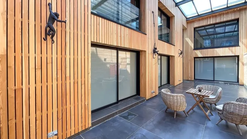 Lille - VIEUX LILLE - Immeuble à vendre - 16 pièces - 292m² - 8 appartements - Patio - Parking. - Photo 1