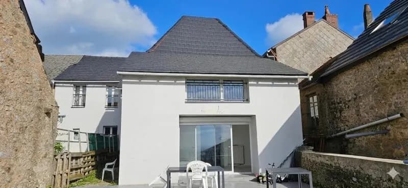 Immeuble rénové loué avec jardin à Château-Chinon - Photo 1
