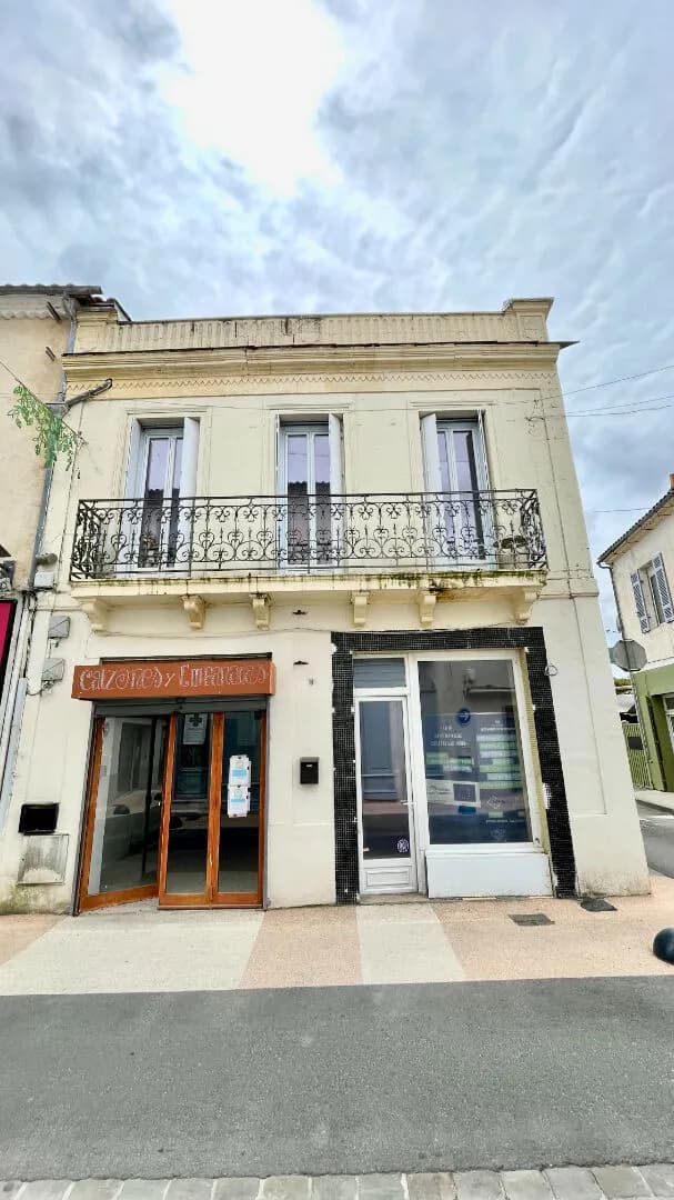 Immeuble 125 m2 Lesparre-Médoc - Photo 1