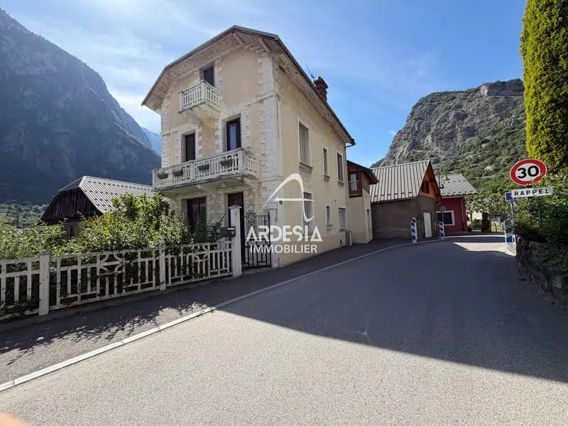 PONTAMAFREY LA TOUR-EN-MAURIENNE ENSEMBLE IMMOBILIER À FORT POTENTIEL - Photo 1