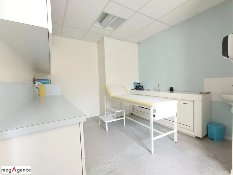 Immeuble en pierre avec rapport locatif + maison à rénover - idéal investisseur - Photo 1