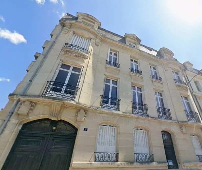 SECTEUR CATHEDRALE CENTRE VILLE - REIMS.- IMMEUBLE BOURGEOIS DE 462m2 + PARKINGS + CAVES - Photo 1
