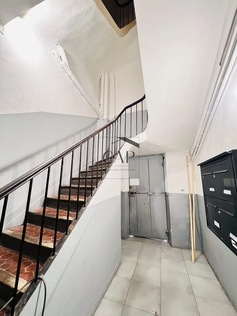 À VENDRE — Immeuble de rapport — 280 m2 — Marseille 10e (La Capelette) - Photo 1