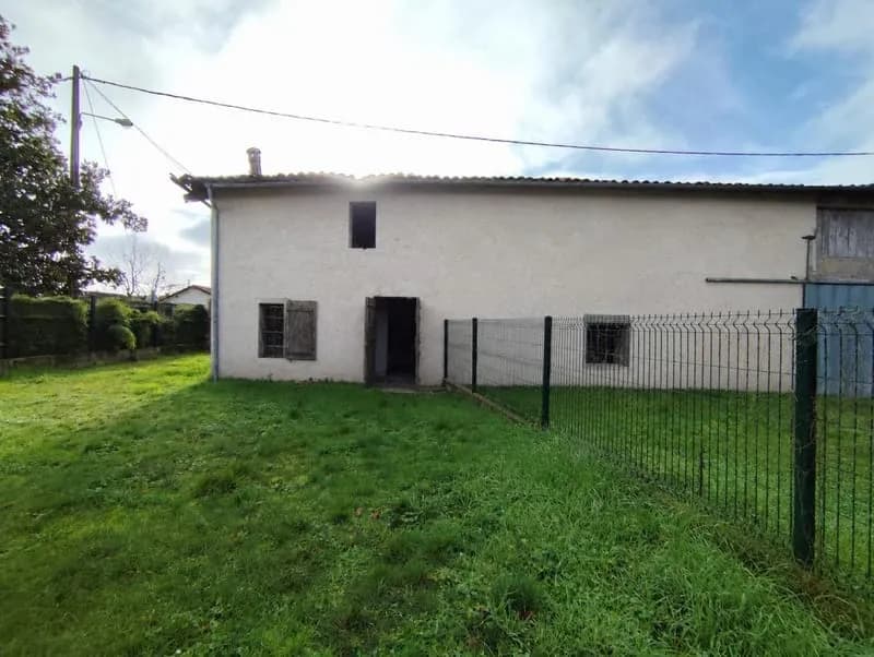 BLANQUEFORT Parcelle 300m² avec bâtiment stockage 135m² en R+1 79 000€ - Photo 1