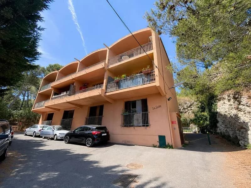 IMMEUBLE COMPOSE DE 12 STUDIOS MARTIGUES JONQUIERES - Photo 1