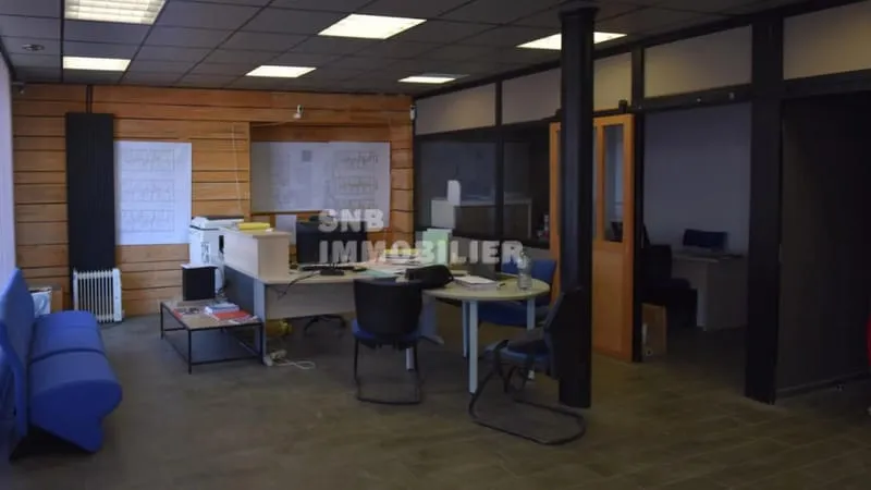 ENSEMBLE IMMOBILIER DE 3 LOCAUX LOUES - Photo 1