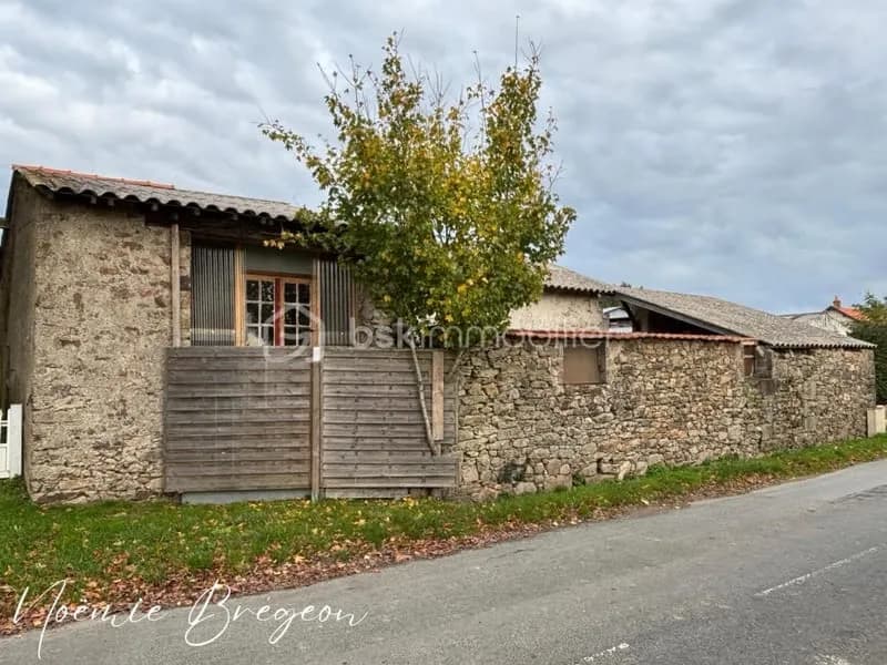 Bâtiment en pierre à rénover entièrement - fort potentiel d'aménagement - Photo 1