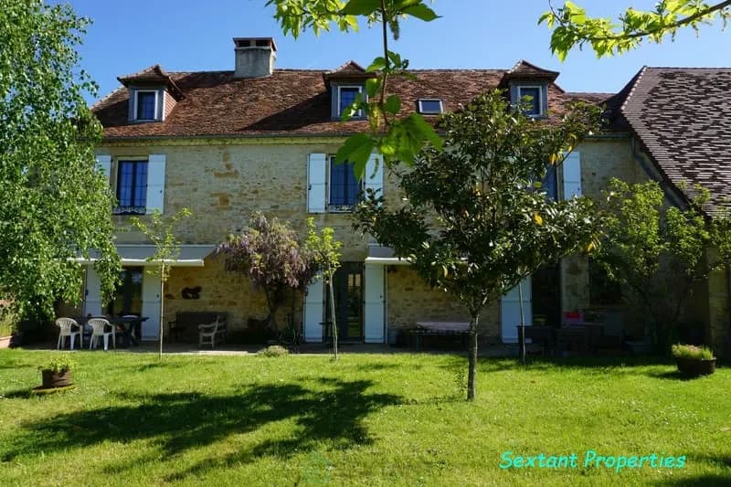 Superbe ensemble immobilier du XIXe siècle situé au coeur de la nature préservée du Périgord vert. - Photo 1