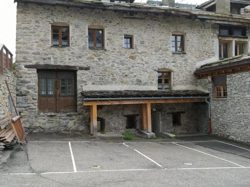 Opportunité d'investissement à Val d'Isère - Immeuble à rénover - En exclusivité - Photo 1