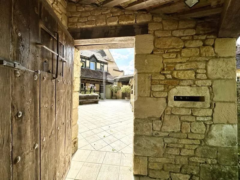 Exclusif et unique dans Sarlat La Caneda : cet ensemble immobilier de caractère de plus de 1500 m2 - Photo 1