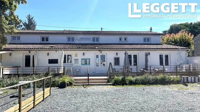 Vente d'un immeuble de 248 m2 sur un terrain de 1692 m2 à Archiac. - Photo 1