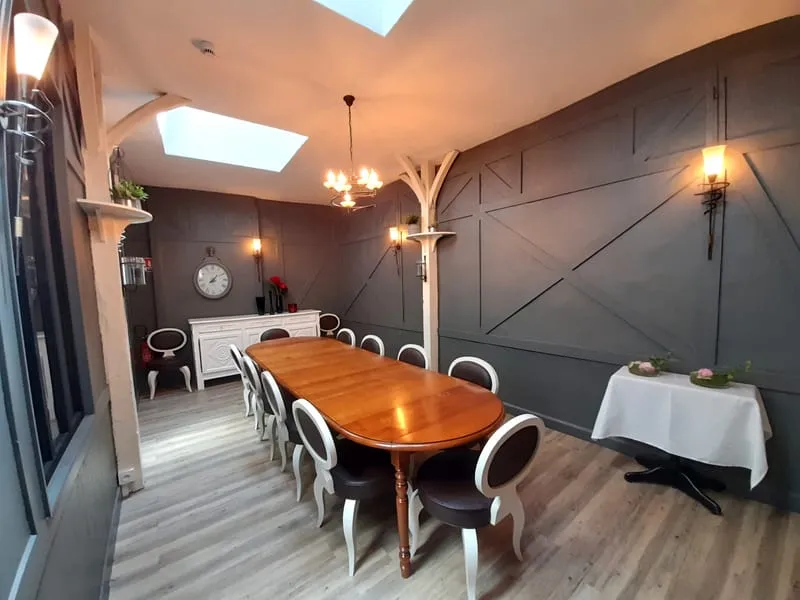 Immeuble actuellement Hotel/Restaurant rénové - Photo 1