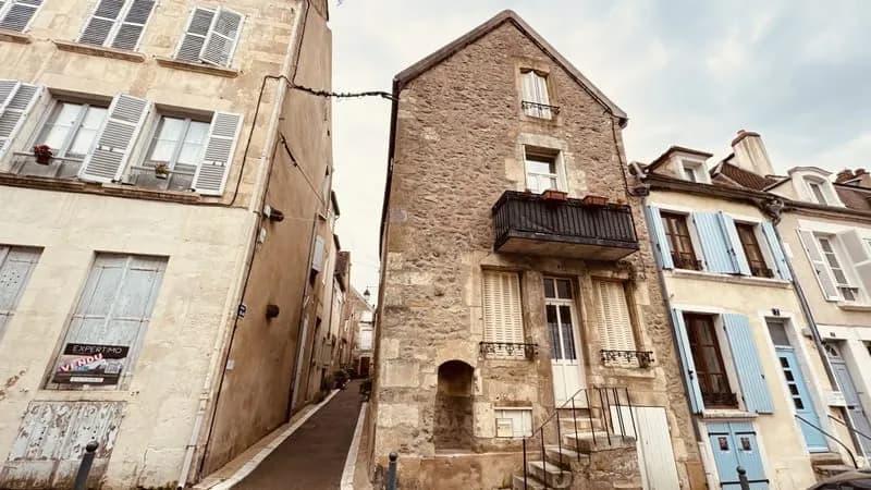 Immeuble de rapport avec 3 appartements en pierre apparentes situé rue du Bel Air à AVALLON 217 300 € F.A.I. - Photo 1