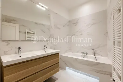 Immeuble 7 pièces 333 m² - Photo 1