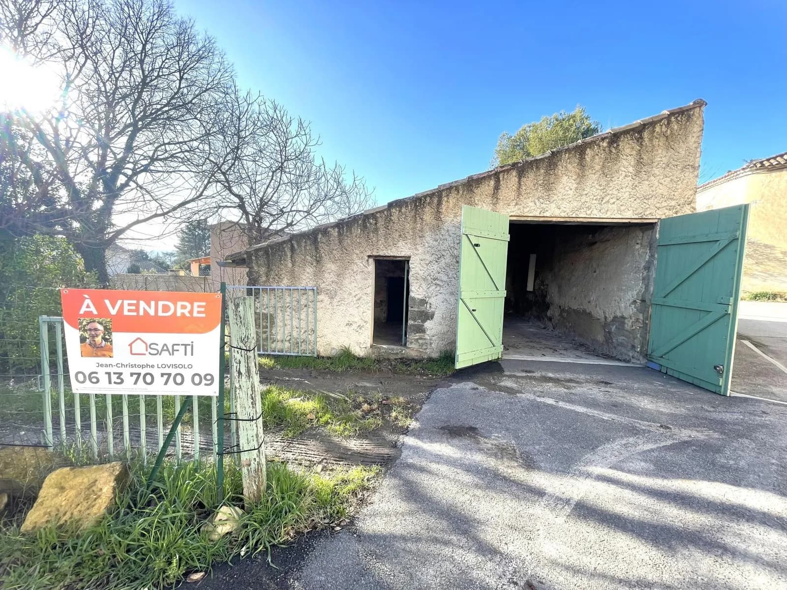 Villelaure, terrain 190 m² avec grange de 50m² - Photo 1