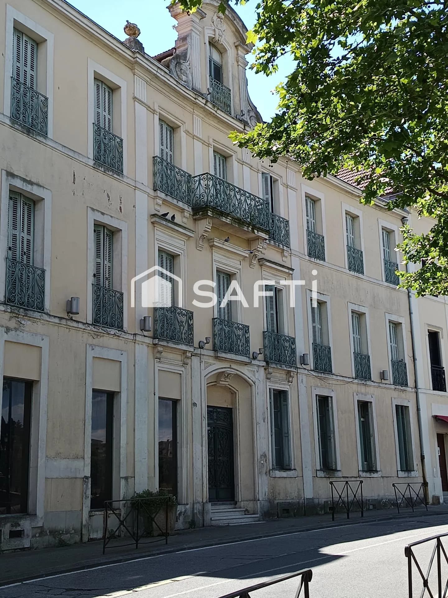 L'ancien Hôtel le Bristol à Carcassonne est à vendre - Photo 1