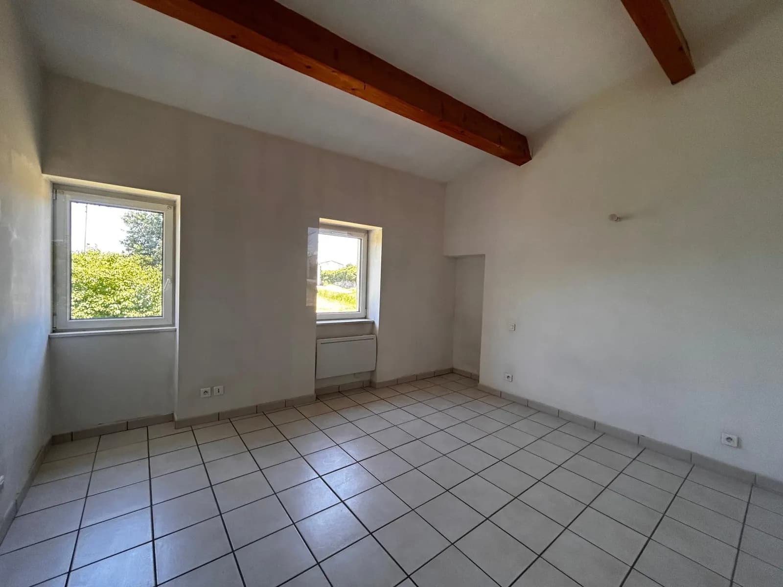 Ensemble immobilier avec beau terrain arboré - Photo 1