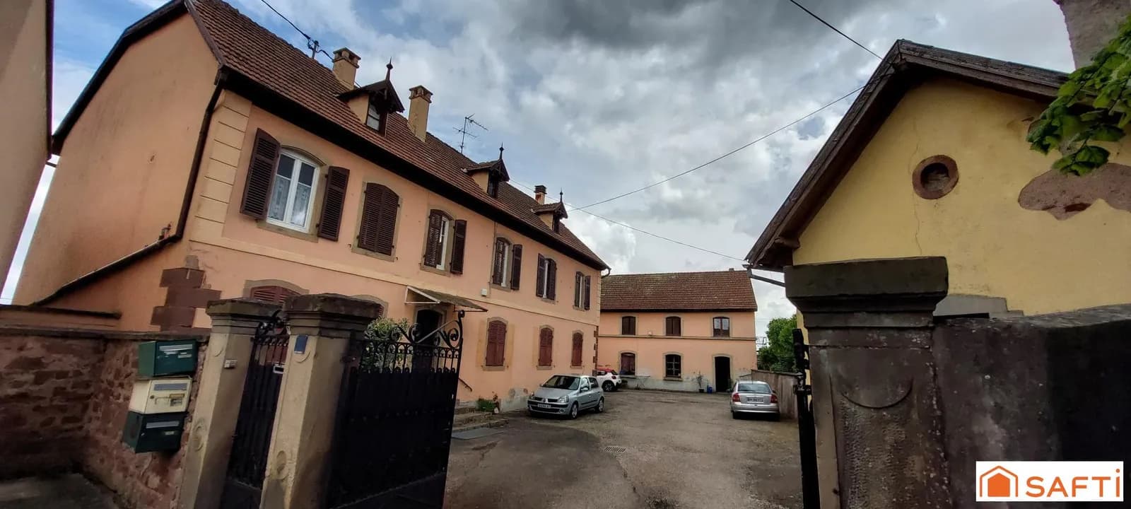 Domaine de 618 m², possibilité 8 logements,19 ares - Photo 1