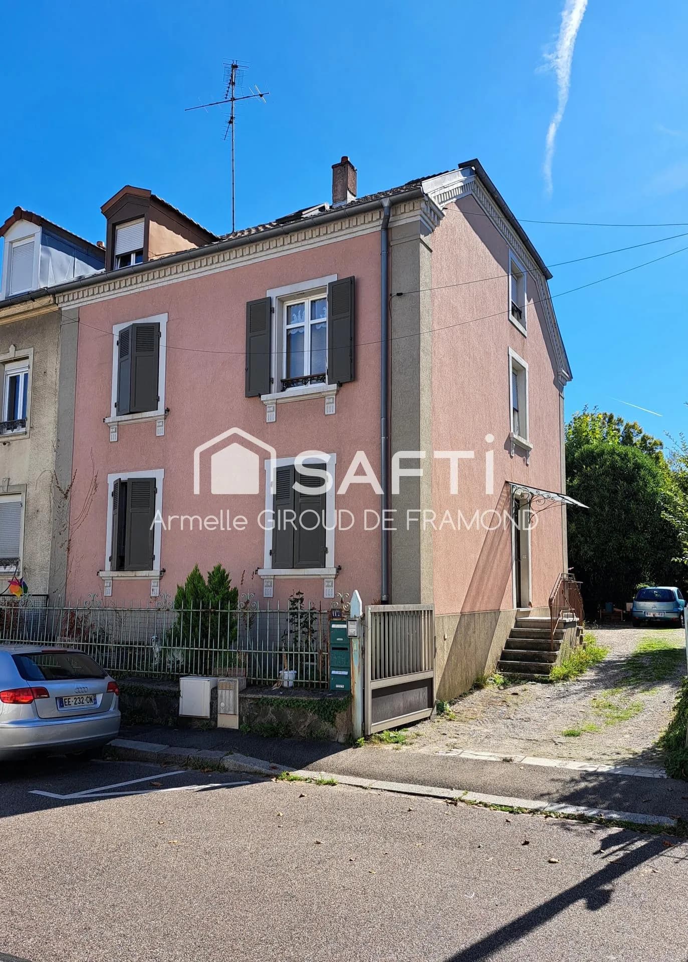 À Mulhouse Dornach (68200), opportunité spécial investisseur avec bonne rentabilité -> Immeuble de 151,5 m2 avec 3 appartements loués avec travaux à prévoir, façade et toit en correct état, terrain 641 m² à fort potentiel - Photo 1