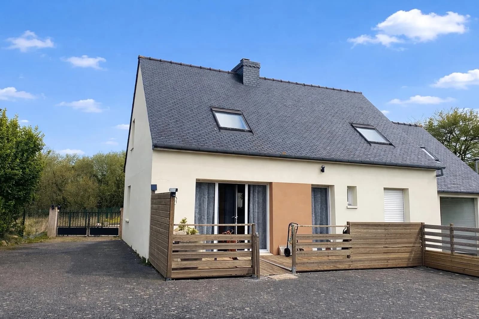 Bel ensemble immobilier composé de 3 logements, entre mer et campagne - Photo 1