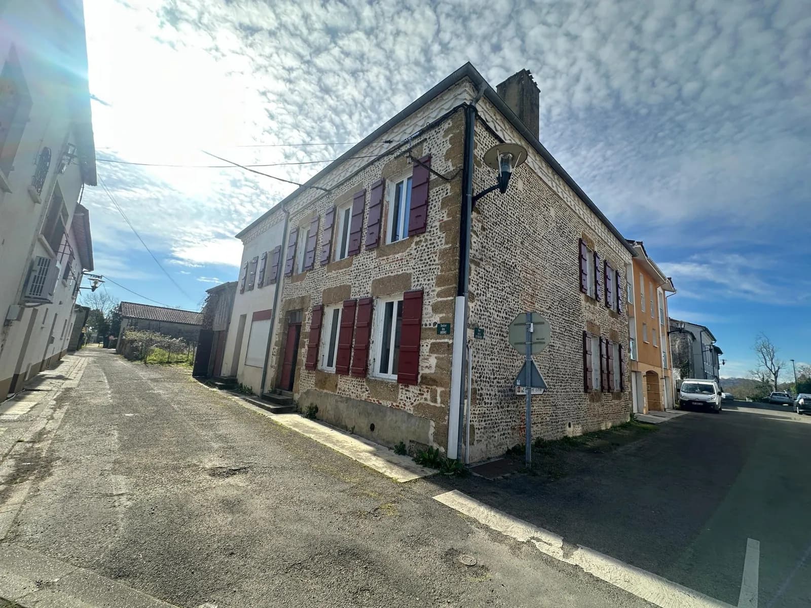 Dans bourg de Cazeres sur l'adour - Photo 1