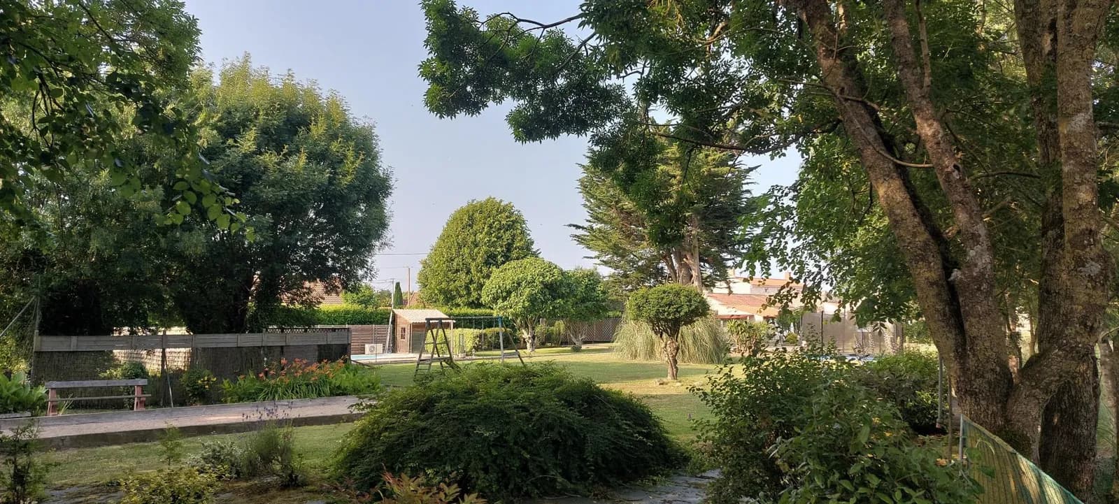 ENSEMBLE IMMOBILIER AVEC ACTIVITE DE GITES EN EXPLOITATION - Photo 1