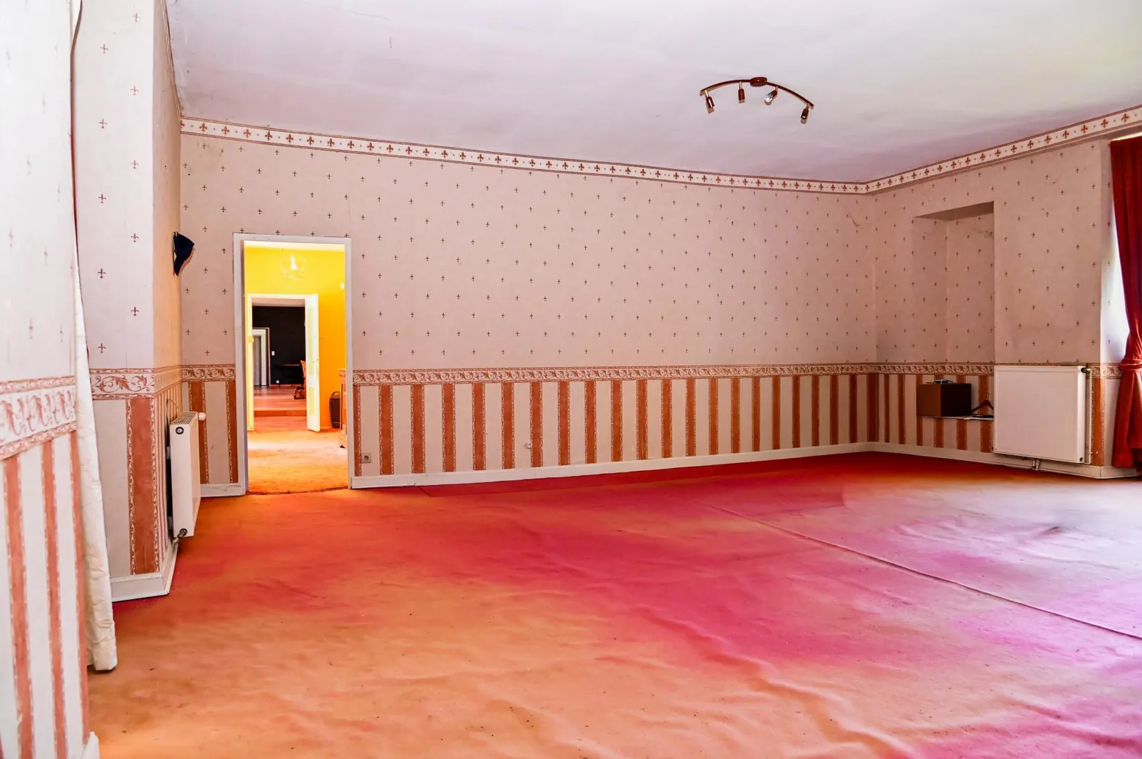 COUCY-LÈS-EPPES - CHÂTEAU ET ANCIEN COMPLEXE ÉVÉNEMENTIEL SUR 18 352 M² - Photo 1