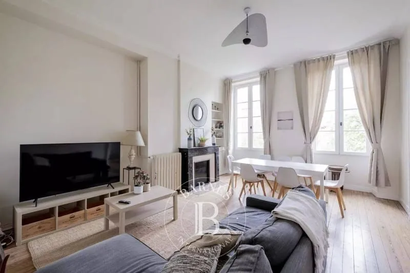 Immeuble 12 pièces 333 m² - Photo 1