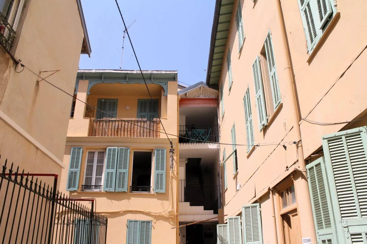 Immeuble - Photo 1
