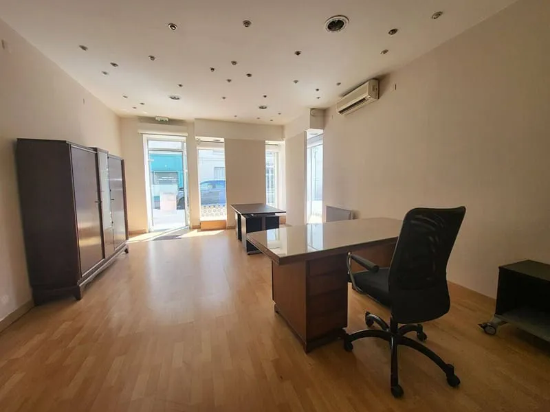 Immeuble 76 m² - Photo 1