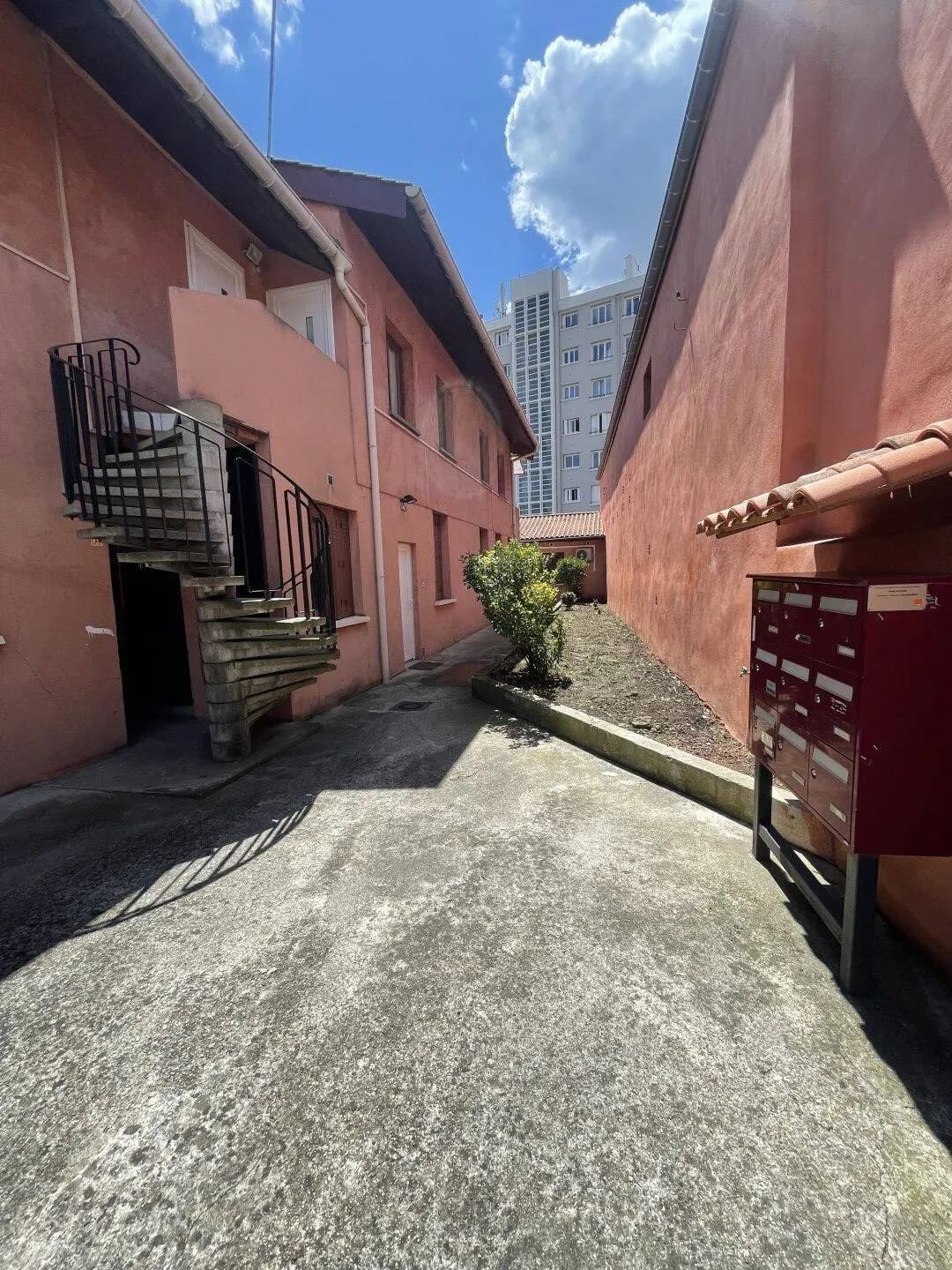 Immeuble 180 m² - Photo 1