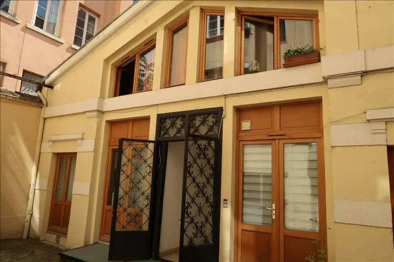 Immeuble 180 m² - Photo 1