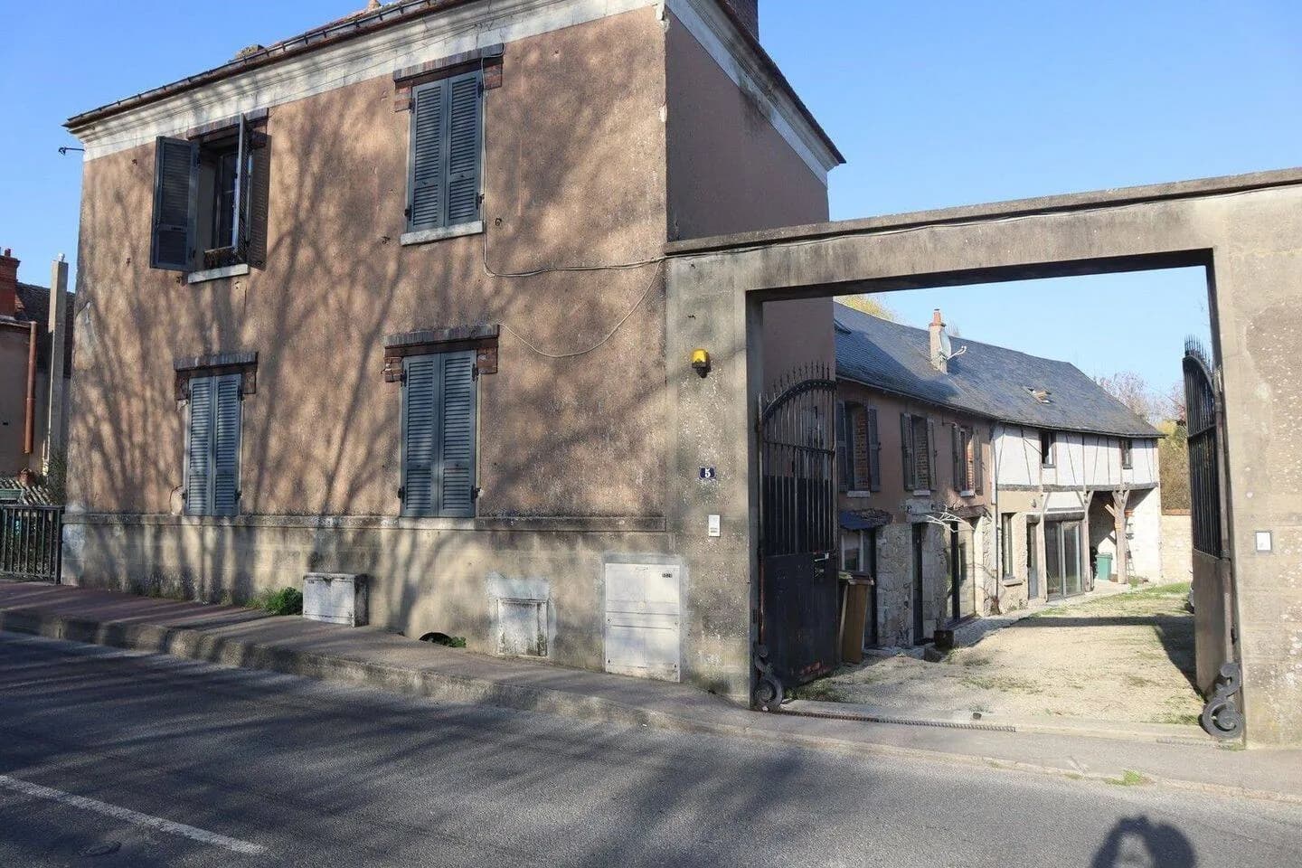 Immeuble 327 m² - Photo 1