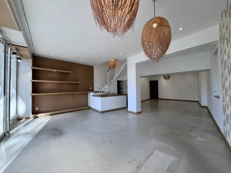 Immeuble 180 m² - Photo 1