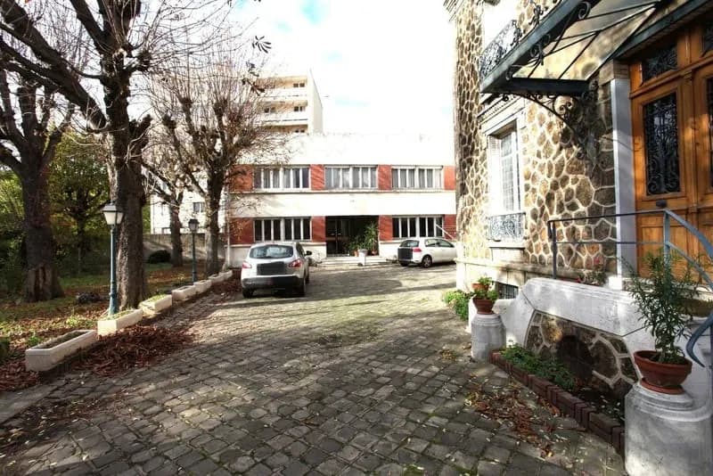Immeuble 650 m² - Photo 1