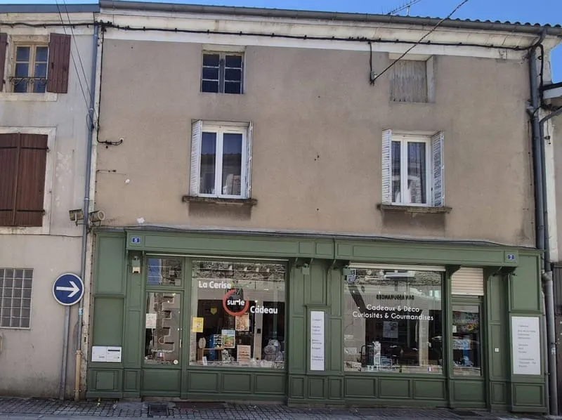 Immeuble 135 m² - Photo 1