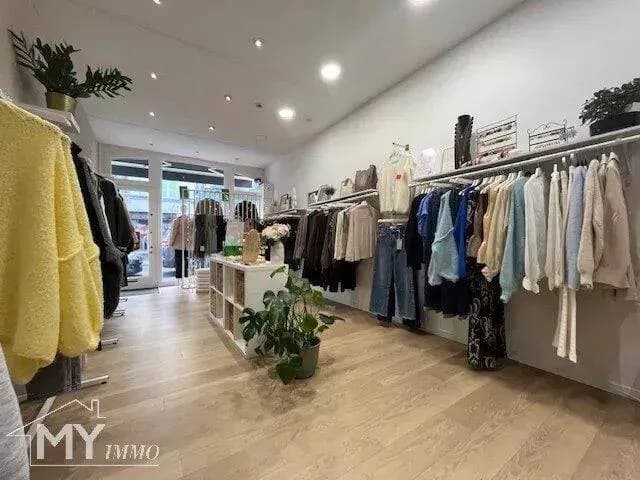 Immeuble 65 m² - Photo 1