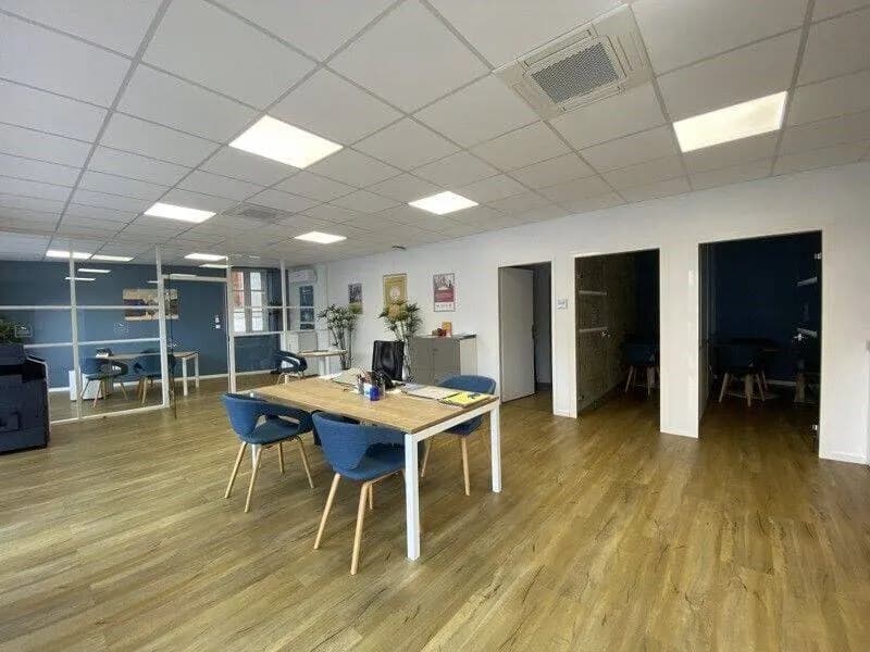Immeuble 200 m² - Photo 1