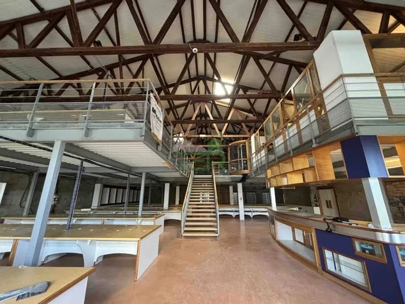 Immeuble 832 m² - Photo 1