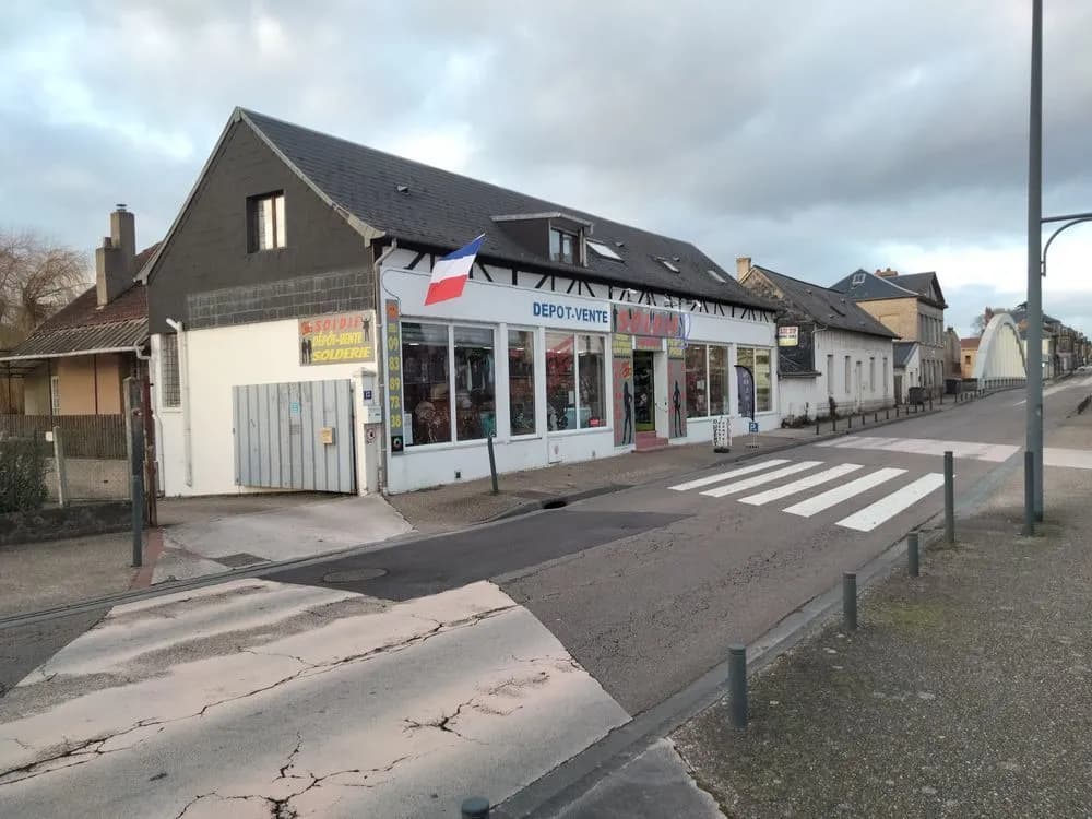 Immeuble de 740 m² avc appart.de 140 m² et 210 m² de magasin - Photo 1