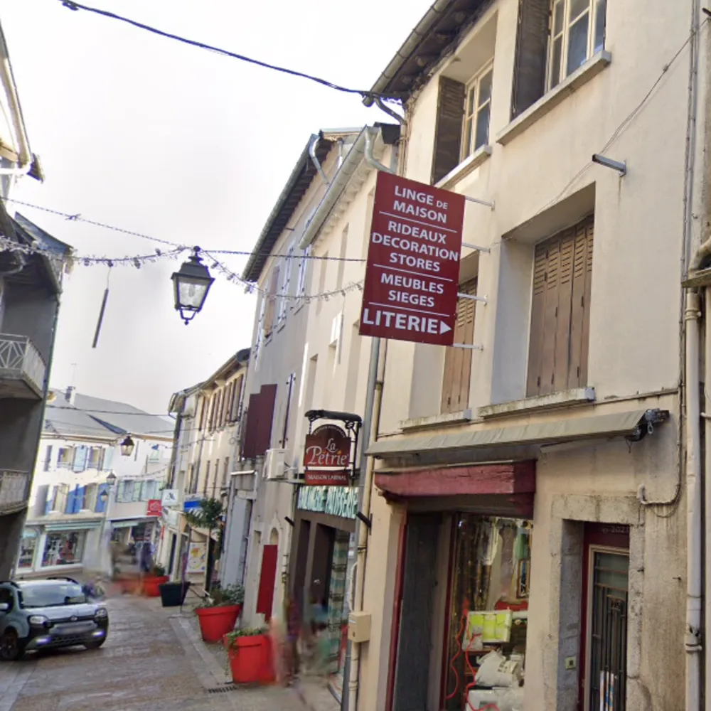Immeuble 270 m² - Local + 2 appartements + grenier - Centre - Photo 1